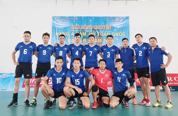 Nguyễn Quán Ngọc mang áo thi đấu số 15 của CLB Đắk Lắk