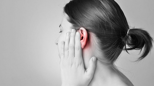 Cách giảm đau khi bị viêm tai ngoài