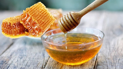 Điều trị vết thâm mụn bằng mật ong