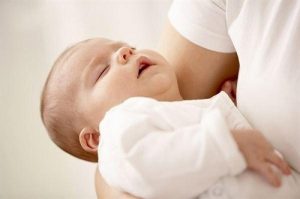 Hát ru luôn là biện pháp hữu hiệu cho trẻ sơ sinh chìm vào giấc ngủ say